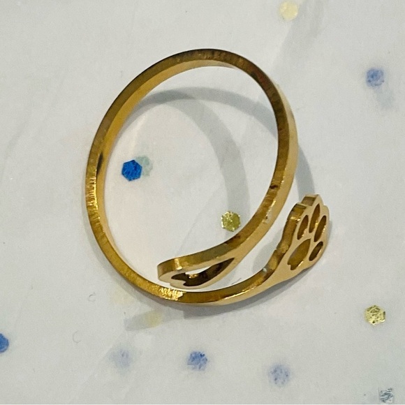 Free With A Bundle Of 2 Or More Items Gold Tone Dog Paw & Heart Ring - Picture 3 of 5
